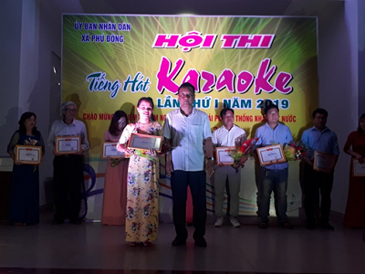 2019.23.4 Phu dong to chuc thanh cong Hoi thi tieng hat Karaoke.png