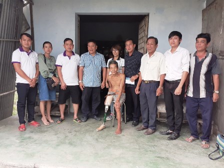 12.1.2020 Tang qua thg binh.jpg