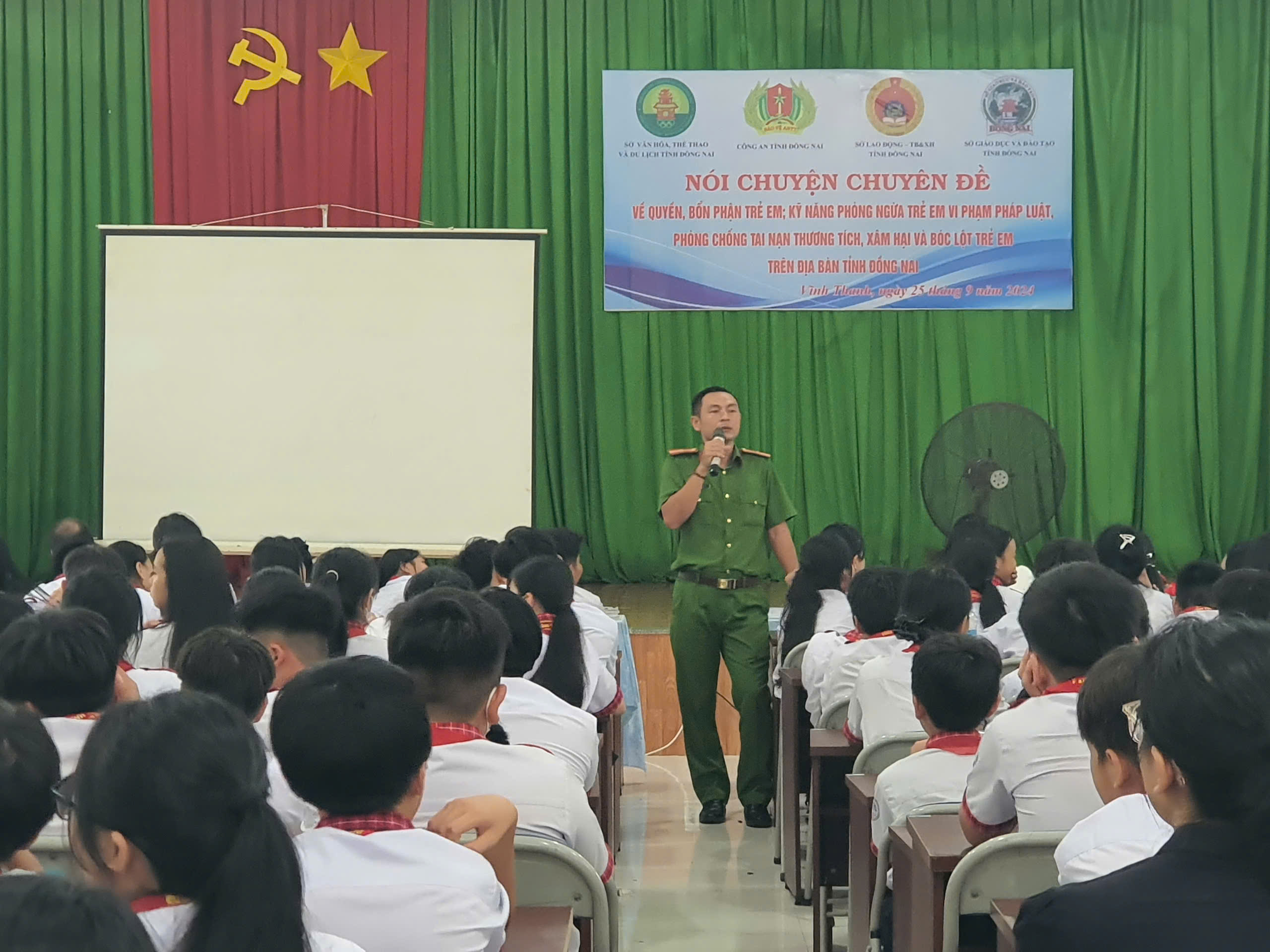 Quangcanhbuoinoichuyenchuyende-Vinh Thanh.jpg