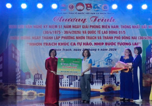 Ủy ban MTTQ Việt Nam xã Nhơn Trạch tổ chức giao lưu văn nghệ, trao quà cho người dân khó khăn