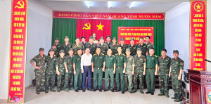 Phường Nhơn Trạch thăm, động viên sĩ quan dự bị tham gia huấn luyện đợt 1 năm 2026