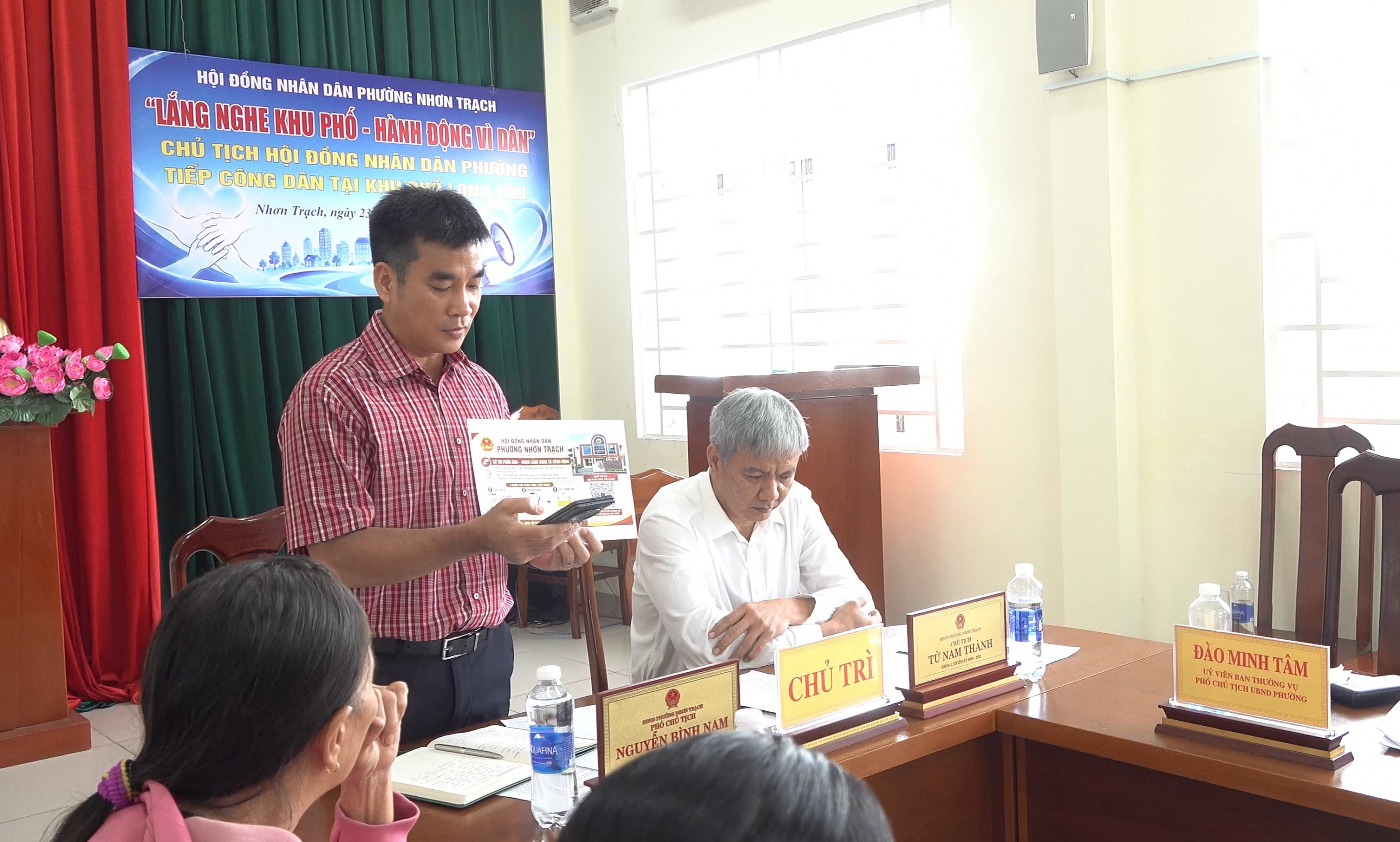 bi thu tiep cong dan mp4 snapshot 01 19 680